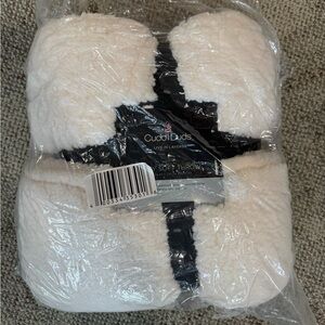 Cuddl Duds Cream Plush Throw with Black Cross Detail